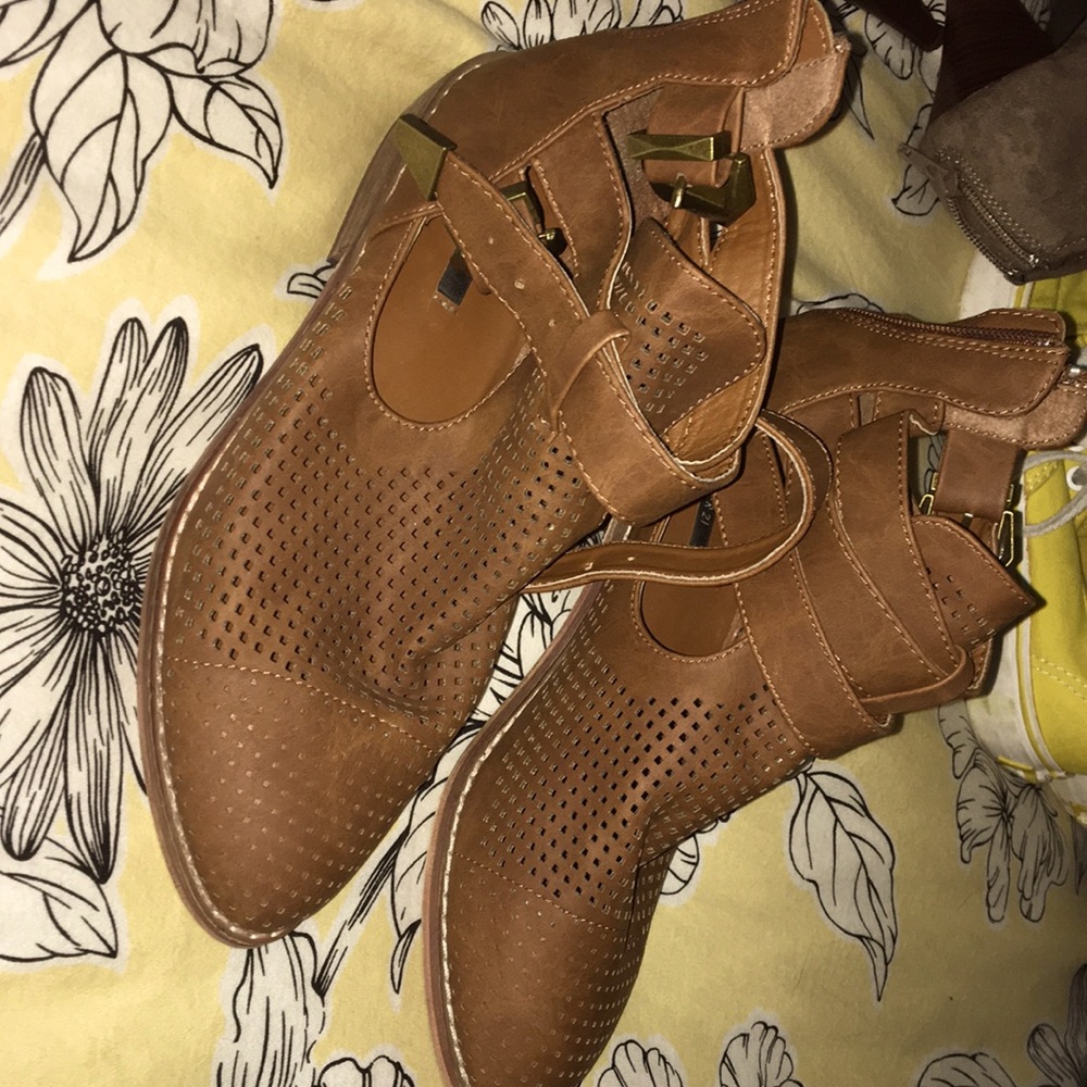 FOREVER 21 BOOTIES